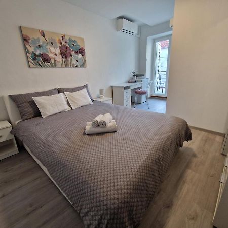 Apartment And Room Marija Крк Екстер'єр фото