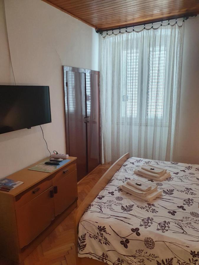 Apartment And Room Marija Крк Екстер'єр фото