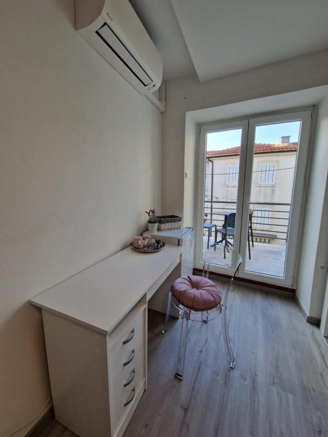 Apartment And Room Marija Крк Екстер'єр фото
